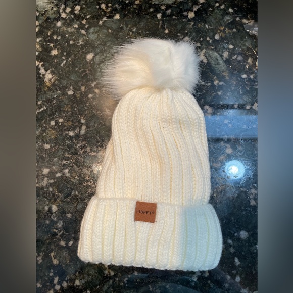 Women's Winter Essentials 4pc. Set - Picture 4 of 11